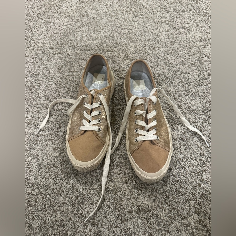 DOLCE VITA Women’s Gold Sneakers Size 8.5